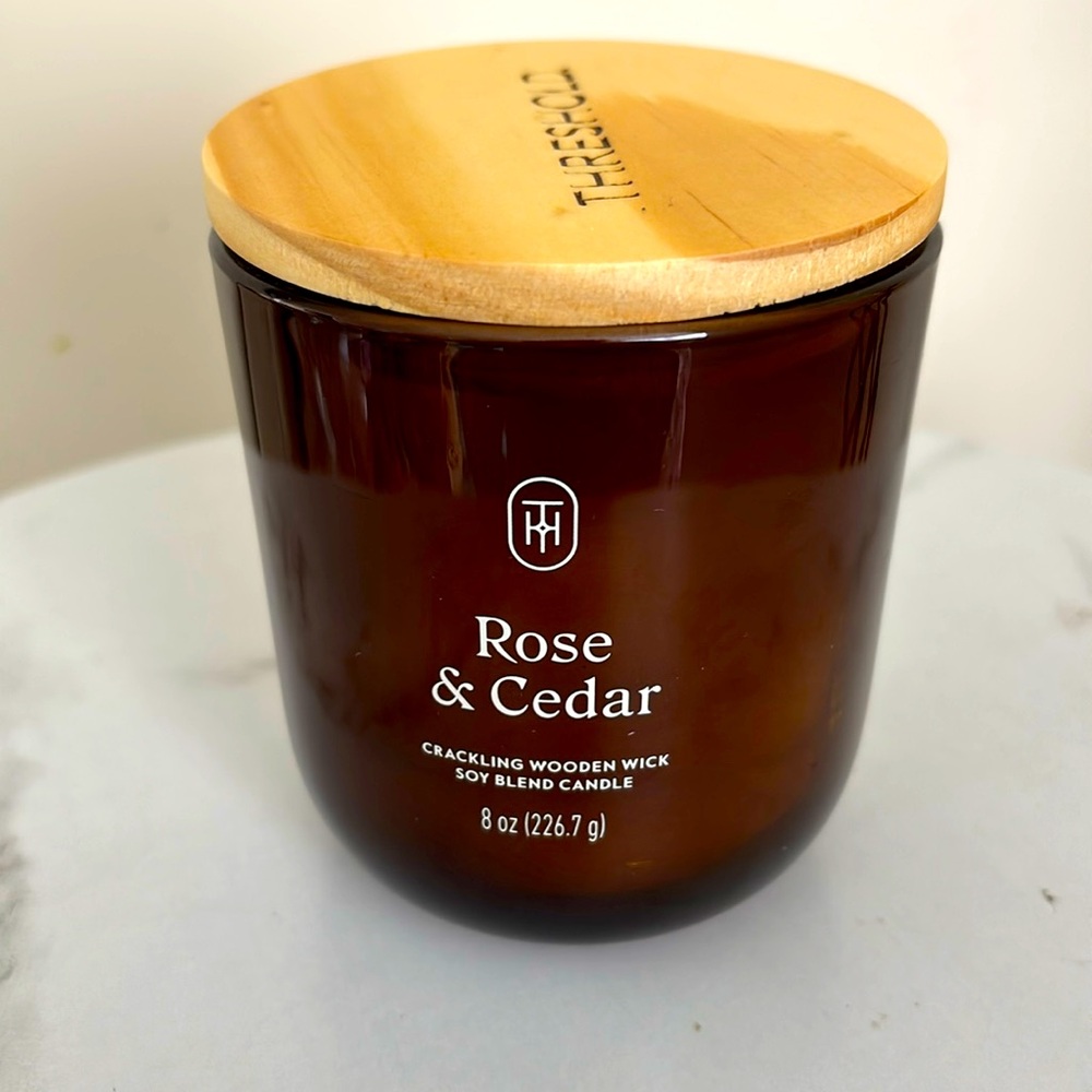 Rose and cedar! Cracking wooden wick candle!